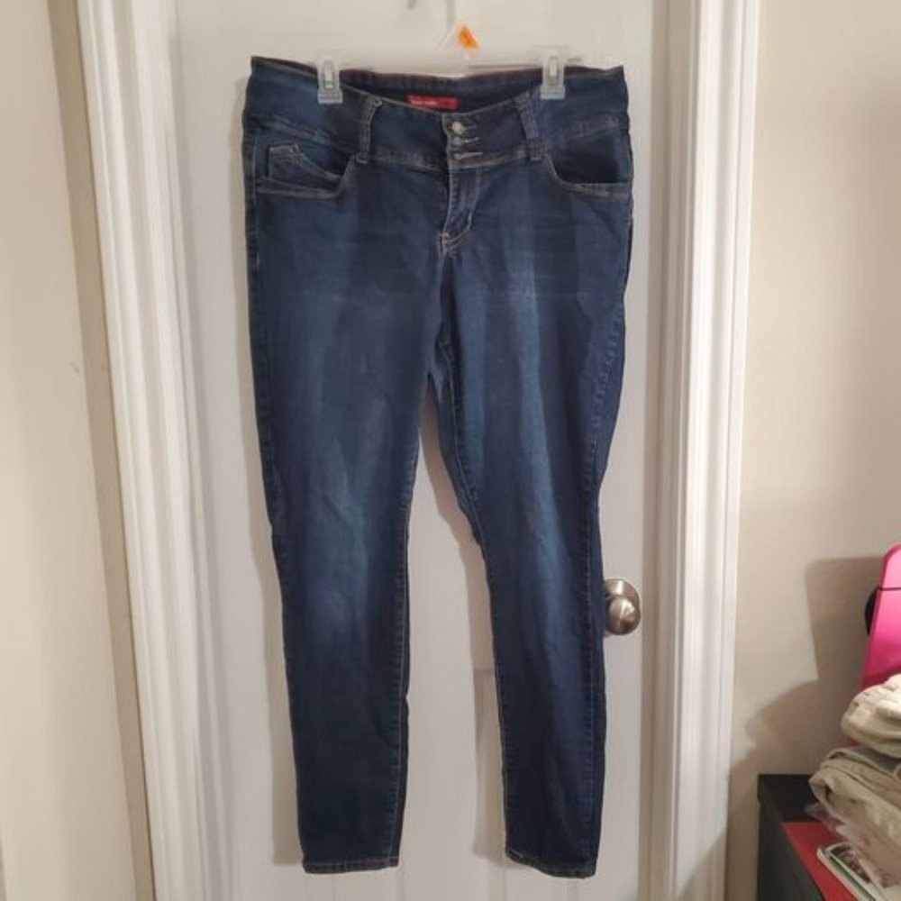 YMI size 18 woman's skinny jeans